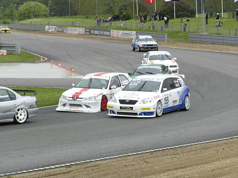 Johnny V. Nielsen og Klas Høj slås om placeringer, med Jens Nemeth foran - Jakob Borum, Kim Morgan Jensen og Morten Schmidt bagved.
